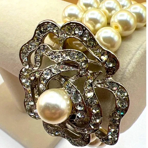 Vintage-Inspired Faux Pearl & Rhinestone Flower Bracelet B1 - Picture 5 of 7